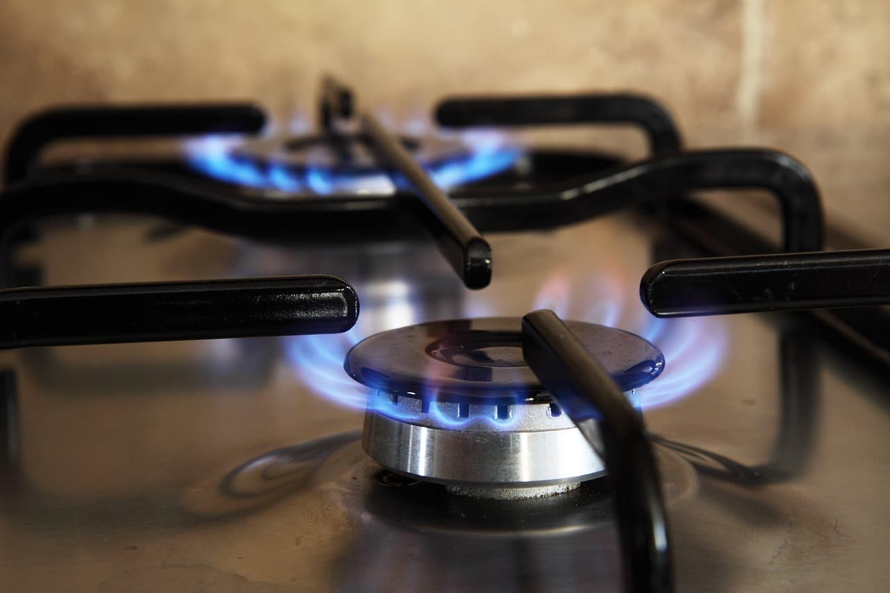 Blue flames on a gas hob